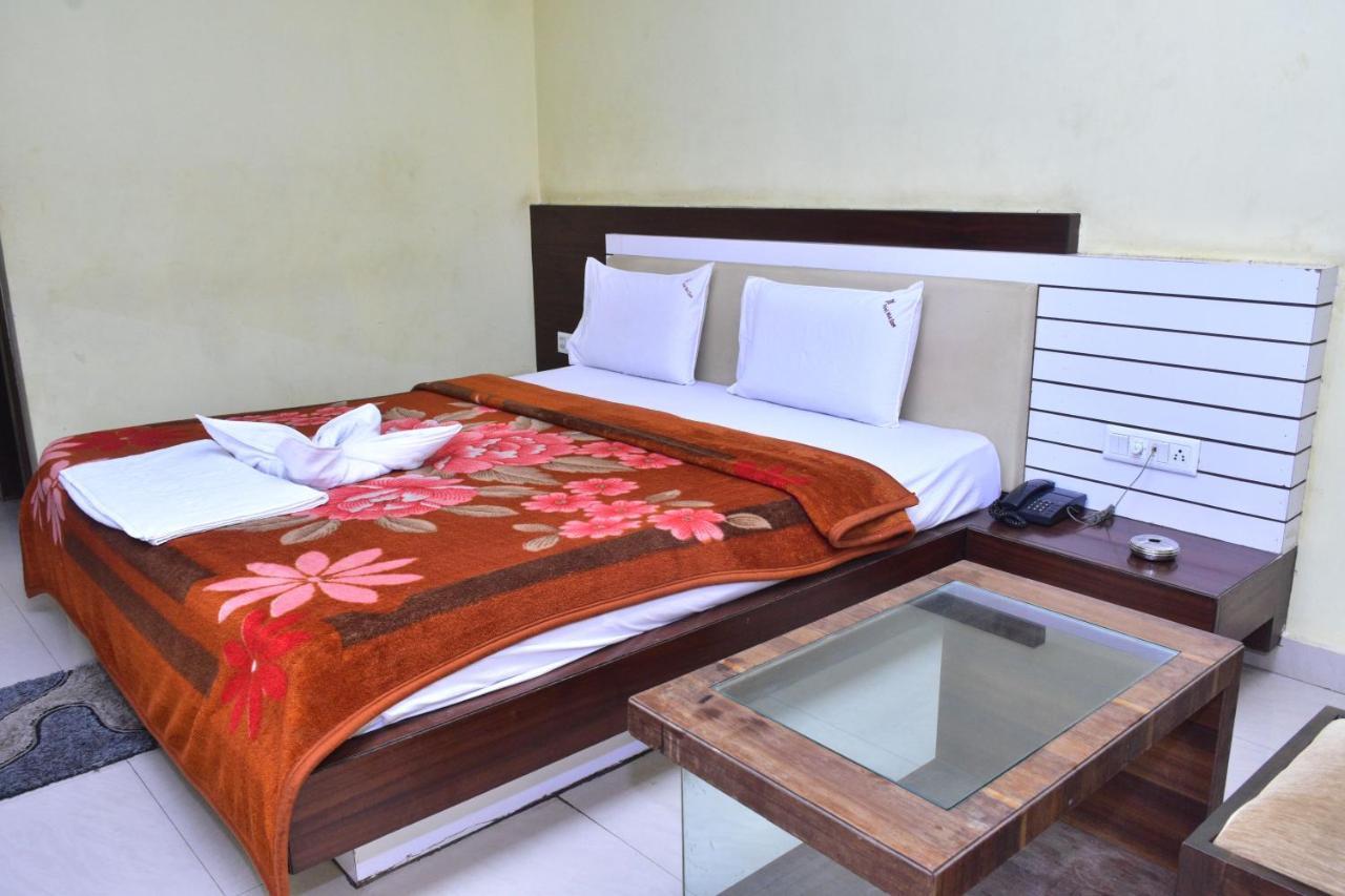 Hotel Mid East Haridaspur Exterior photo