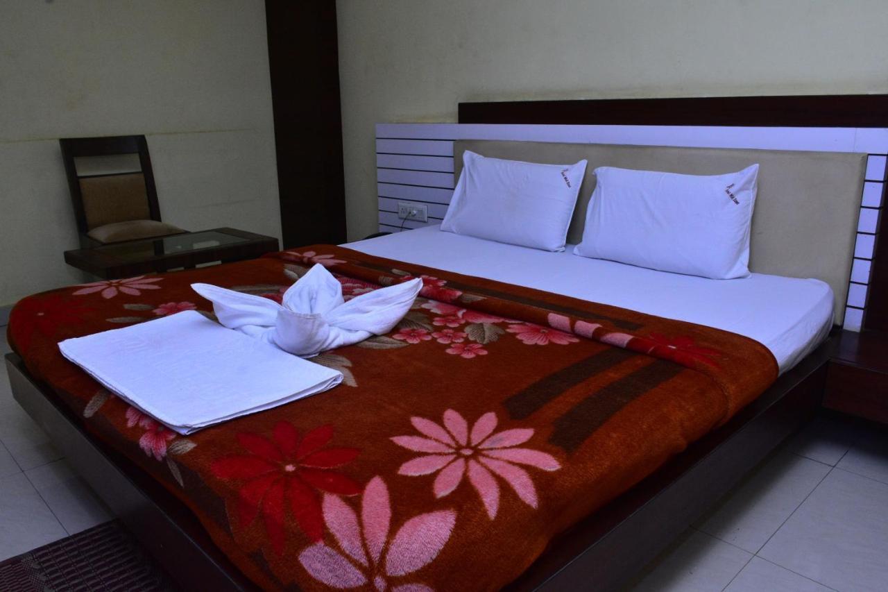 Hotel Mid East Haridaspur Exterior photo