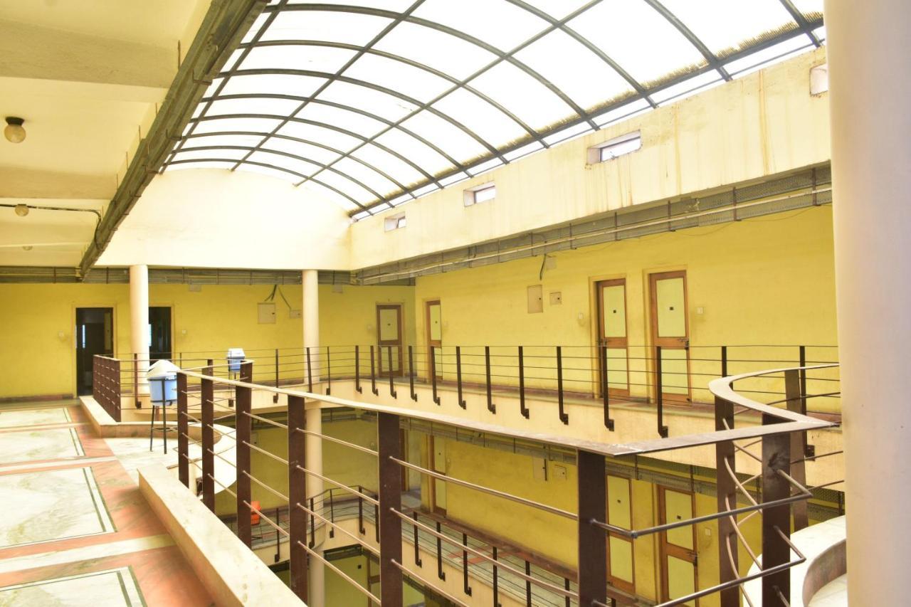 Hotel Mid East Haridaspur Exterior photo