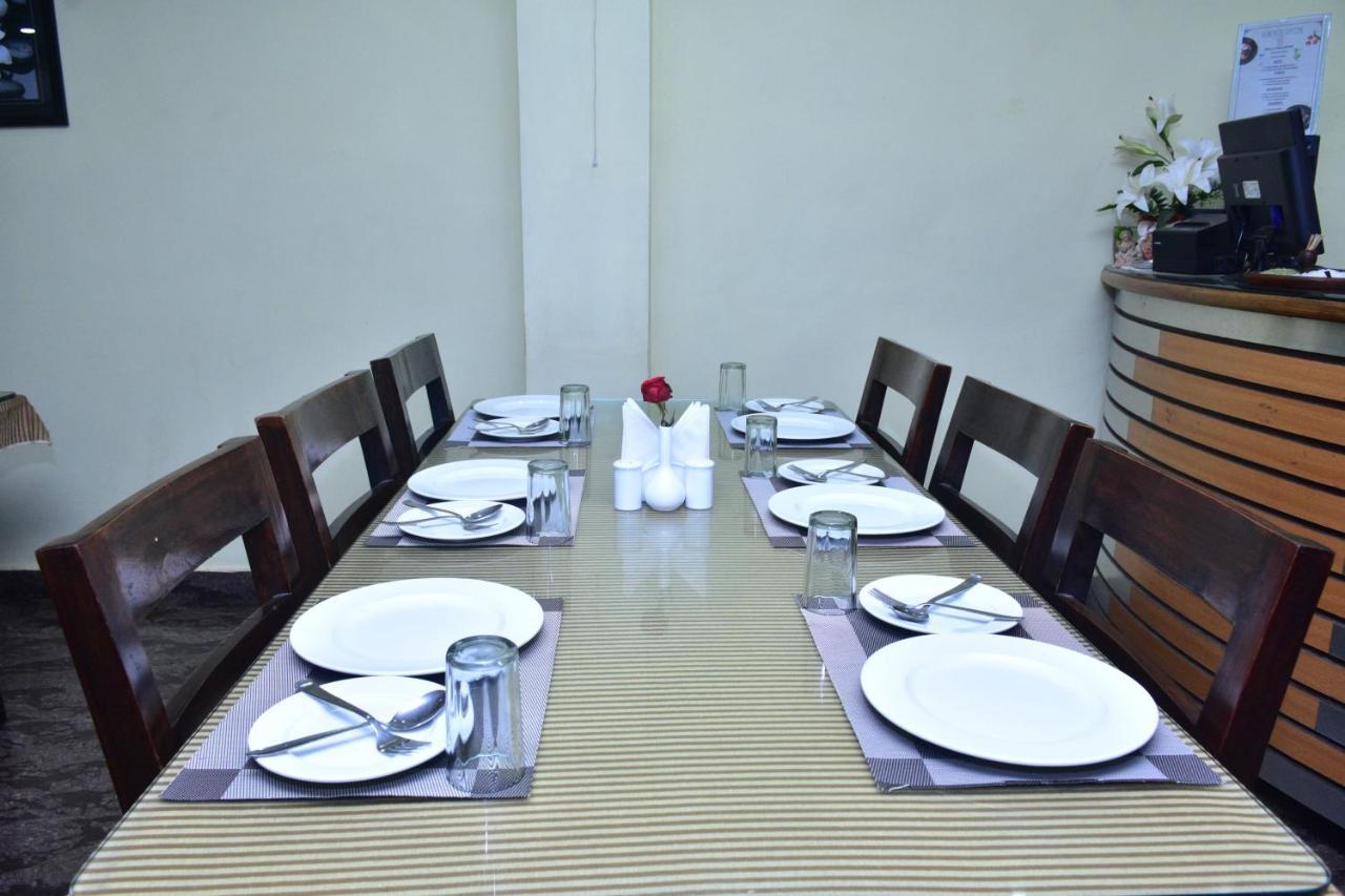 Hotel Mid East Haridaspur Exterior photo